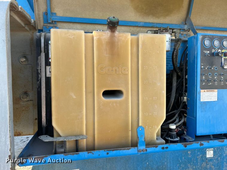 image for item ET6725 2002 Genie S80 boom lift