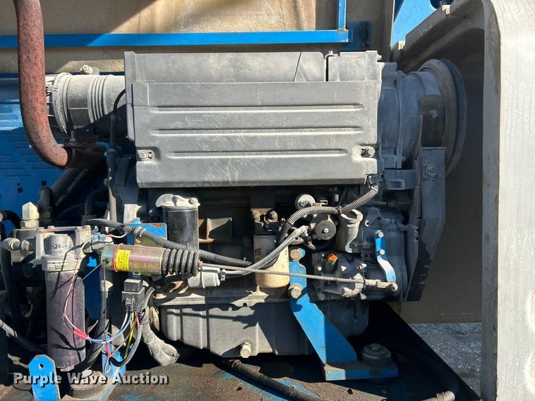 image for item ET6725 2002 Genie S80 boom lift