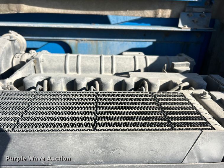 image for item ET6725 2002 Genie S80 boom lift