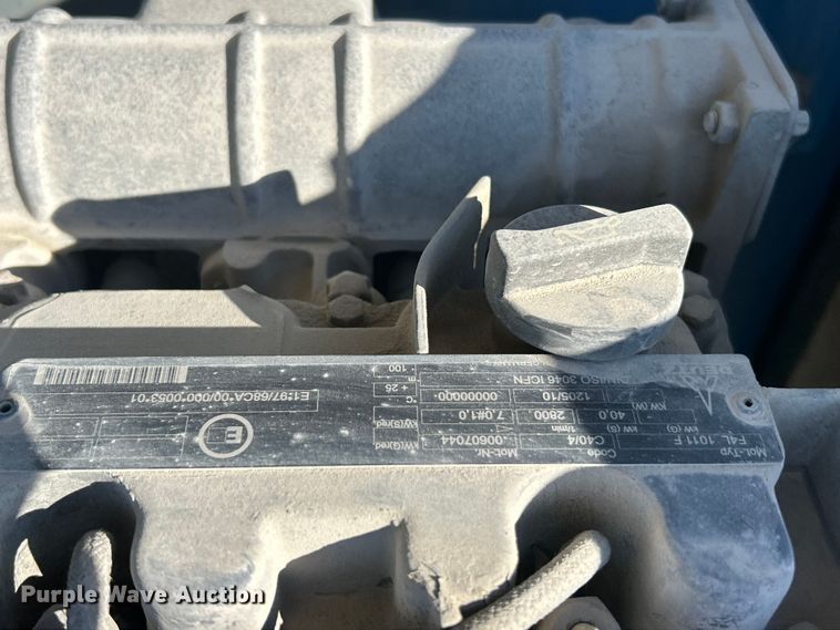 image for item ET6725 2002 Genie S80 boom lift