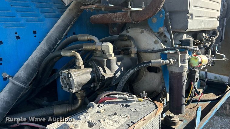 image for item ET6725 2002 Genie S80 boom lift