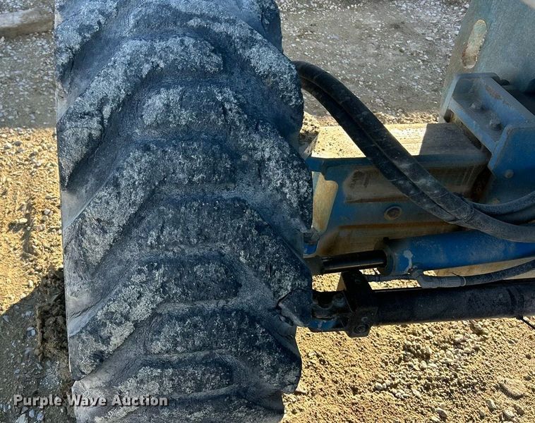 image for item ET6725 2002 Genie S80 boom lift