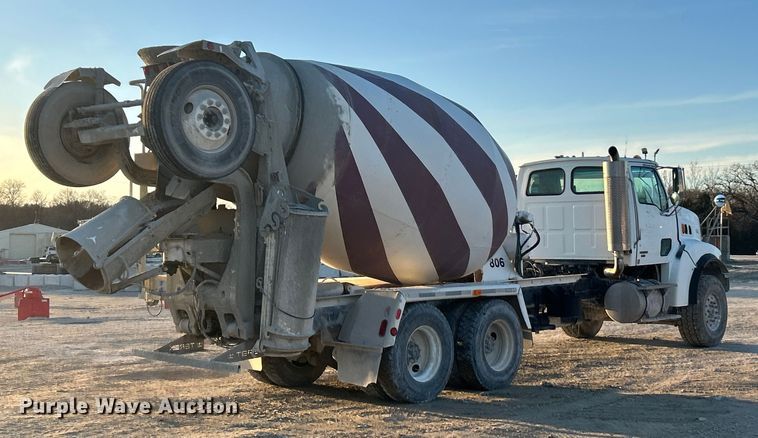 image for item ET6726 2007 Sterling L-Line ready mix truck