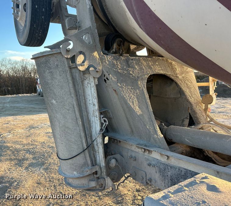 image for item ET6726 2007 Sterling L-Line ready mix truck