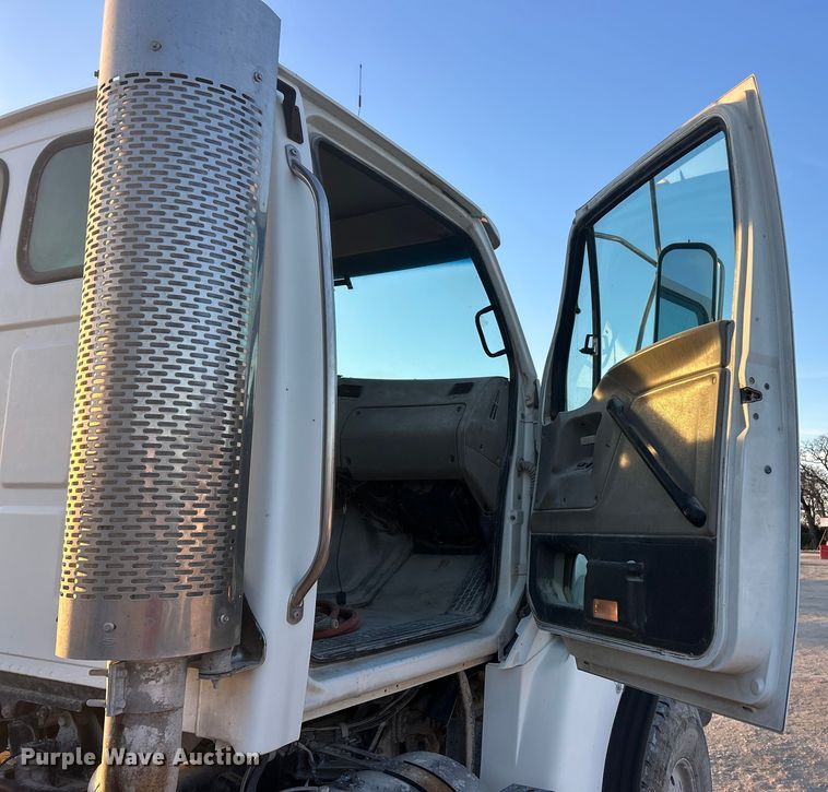 image for item ET6726 2007 Sterling L-Line ready mix truck