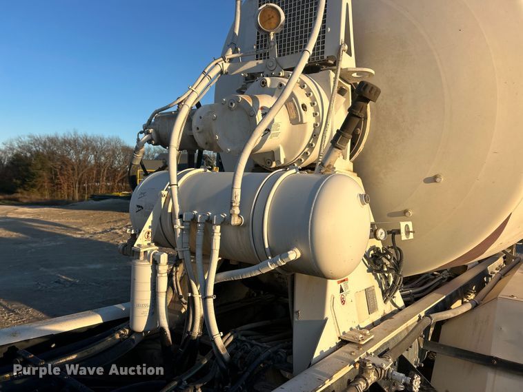 image for item ET6726 2007 Sterling L-Line ready mix truck