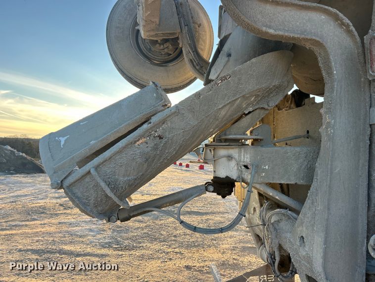 image for item ET6726 2007 Sterling L-Line ready mix truck