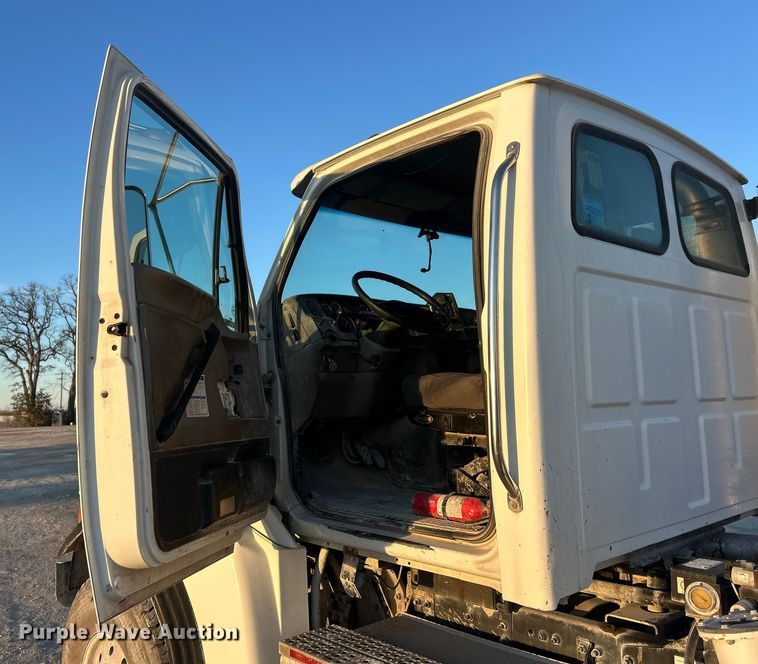 image for item ET6726 2007 Sterling L-Line ready mix truck