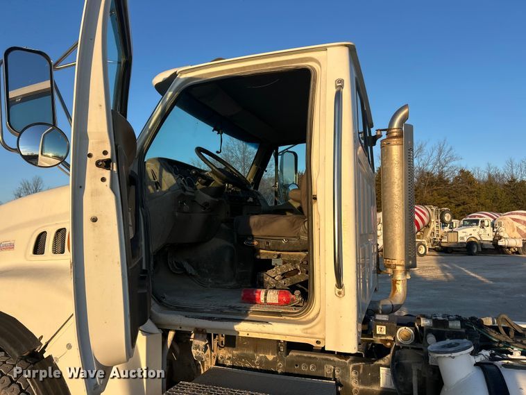 image for item ET6726 2007 Sterling L-Line ready mix truck