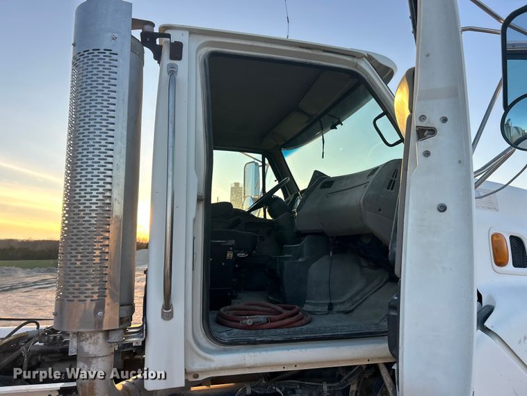 image for item ET6726 2007 Sterling L-Line ready mix truck