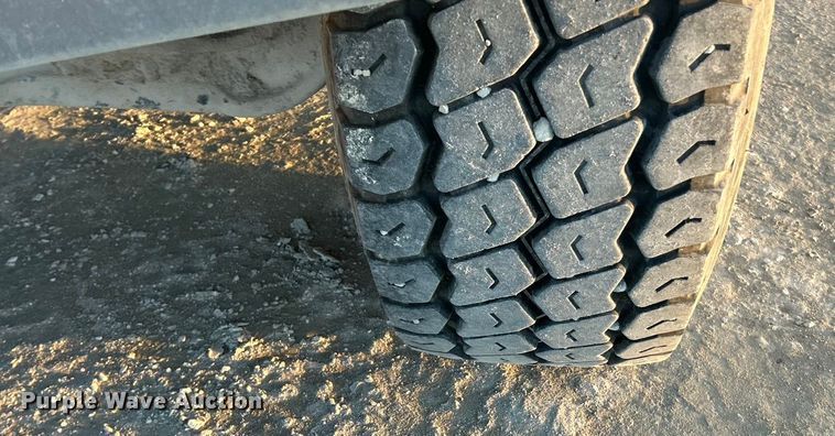 image for item ET6726 2007 Sterling L-Line ready mix truck