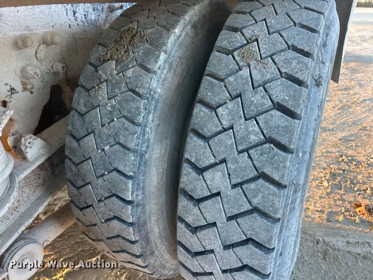 image for item ET6726 2007 Sterling L-Line ready mix truck