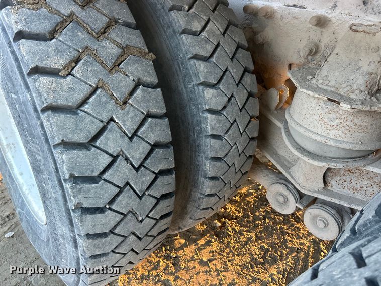 image for item ET6726 2007 Sterling L-Line ready mix truck