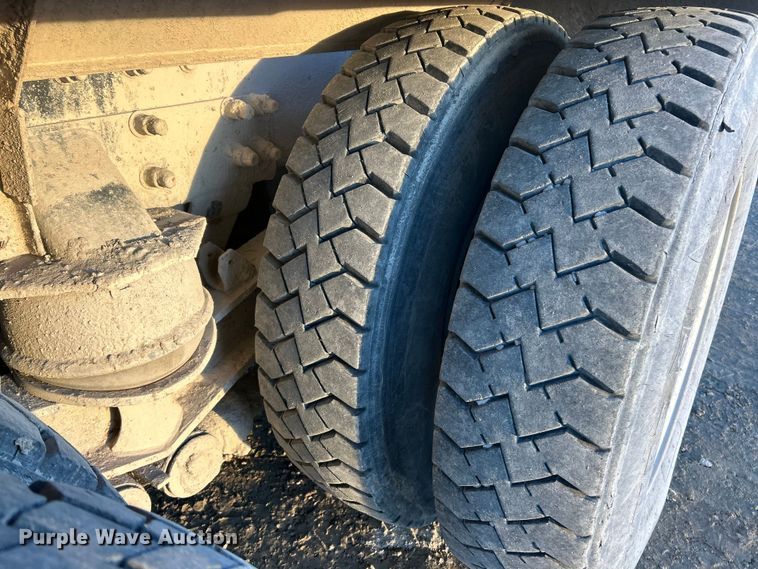 image for item ET6726 2007 Sterling L-Line ready mix truck