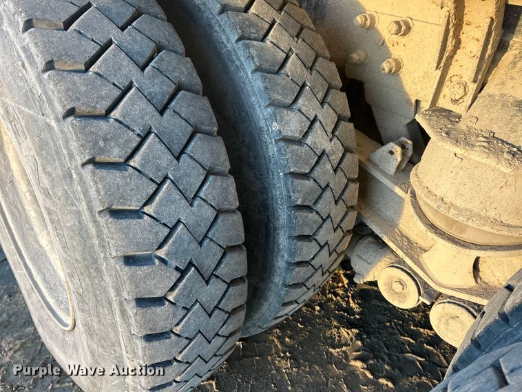 image for item ET6726 2007 Sterling L-Line ready mix truck