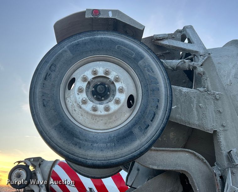 image for item ET6726 2007 Sterling L-Line ready mix truck