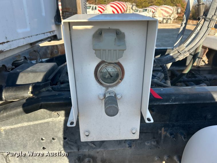 image for item ET6727 2006 Sterling L-Line ready mix truck