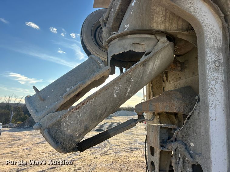 image for item ET6727 2006 Sterling L-Line ready mix truck