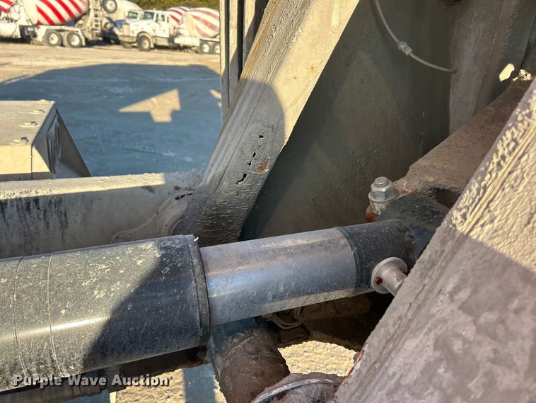 image for item ET6727 2006 Sterling L-Line ready mix truck