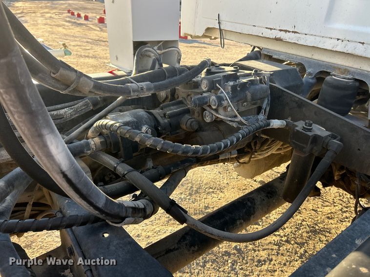 image for item ET6727 2006 Sterling L-Line ready mix truck