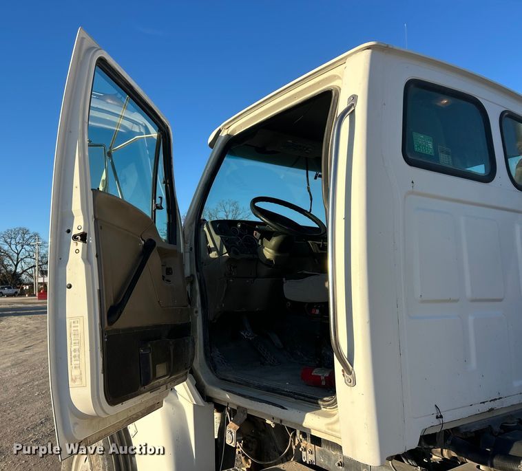 image for item ET6727 2006 Sterling L-Line ready mix truck