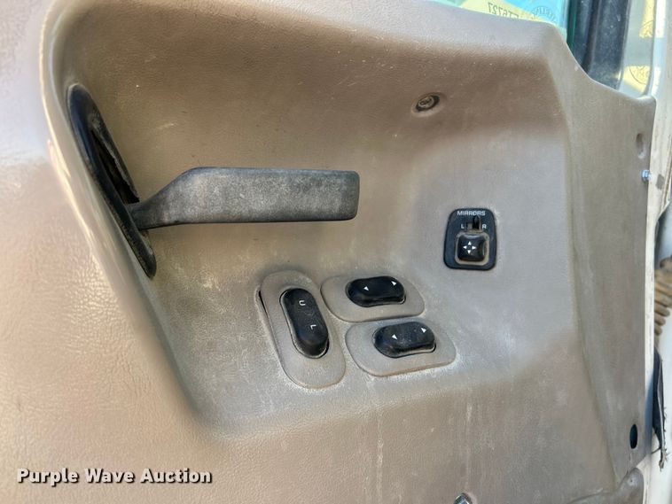 image for item ET6727 2006 Sterling L-Line ready mix truck