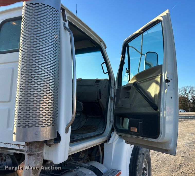 image for item ET6727 2006 Sterling L-Line ready mix truck