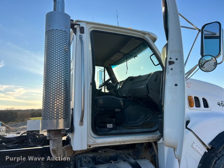 image for item ET6727 2006 Sterling L-Line ready mix truck