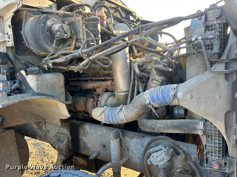 image for item ET6727 2006 Sterling L-Line ready mix truck