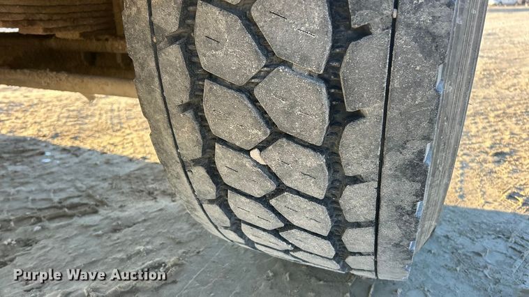 image for item ET6727 2006 Sterling L-Line ready mix truck