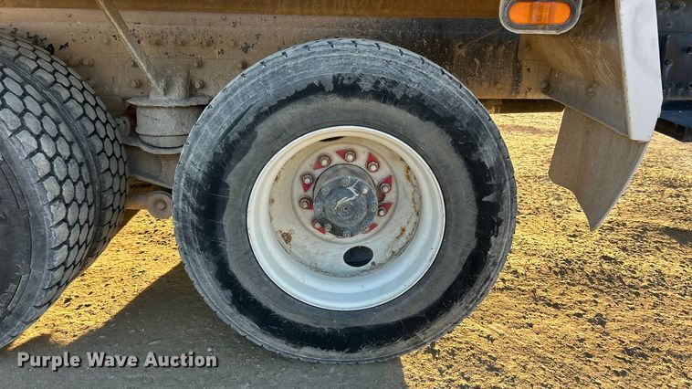 image for item ET6727 2006 Sterling L-Line ready mix truck