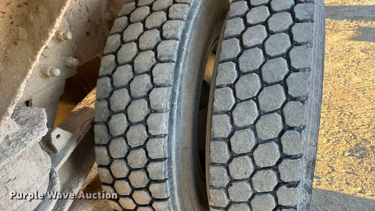 image for item ET6727 2006 Sterling L-Line ready mix truck