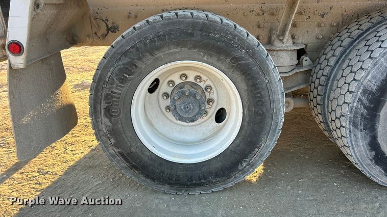 image for item ET6727 2006 Sterling L-Line ready mix truck