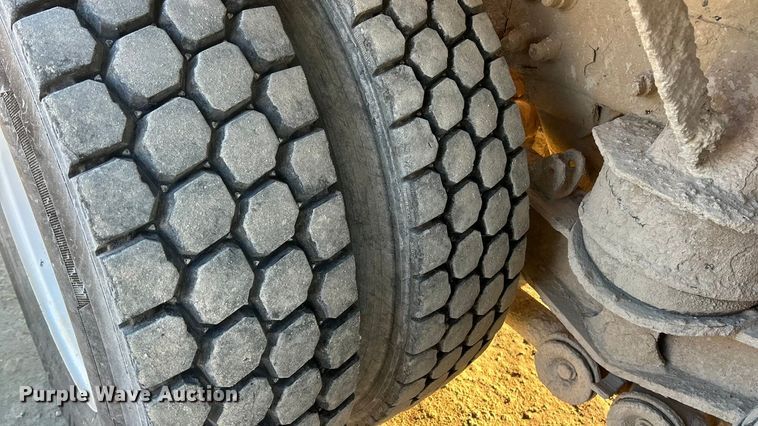 image for item ET6727 2006 Sterling L-Line ready mix truck