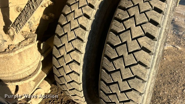 image for item ET6727 2006 Sterling L-Line ready mix truck