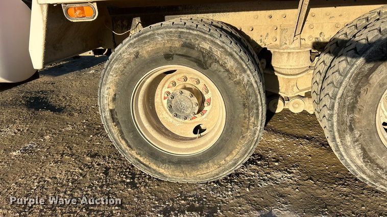 image for item ET6727 2006 Sterling L-Line ready mix truck