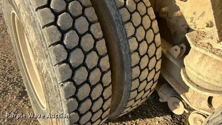 image for item ET6727 2006 Sterling L-Line ready mix truck