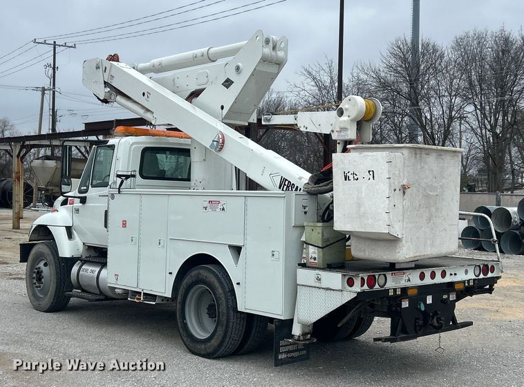 image for item ET6729 2007 International 7400 bucket truck