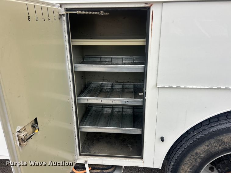 image for item ET6729 2007 International 7400 bucket truck