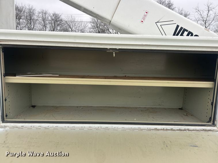 image for item ET6729 2007 International 7400 bucket truck