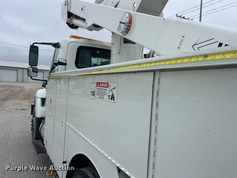 image for item ET6729 2007 International 7400 bucket truck