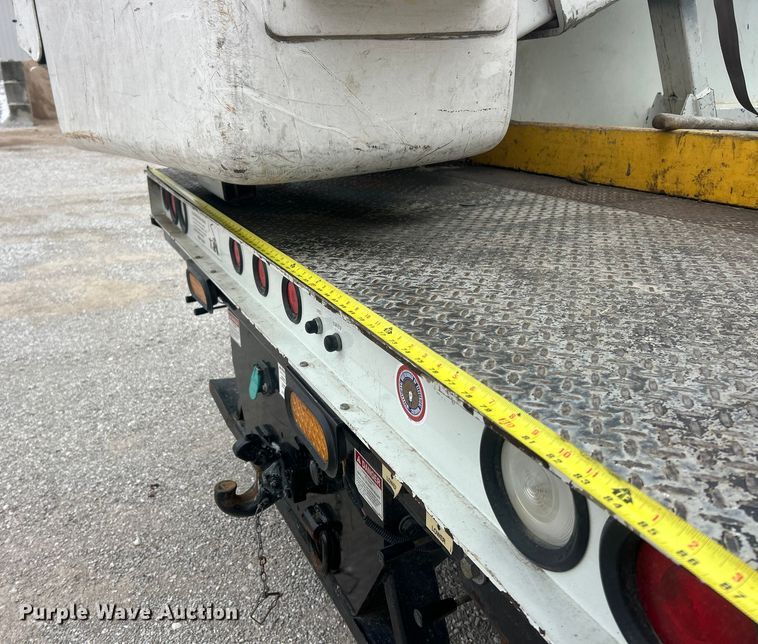 image for item ET6729 2007 International 7400 bucket truck