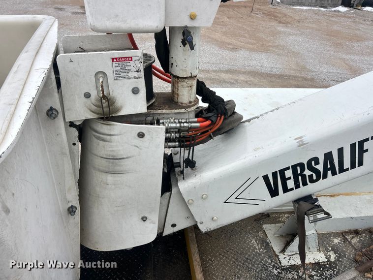 image for item ET6729 2007 International 7400 bucket truck