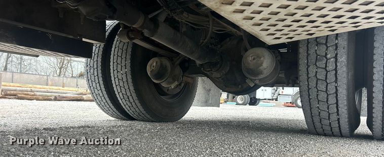 image for item ET6729 2007 International 7400 bucket truck