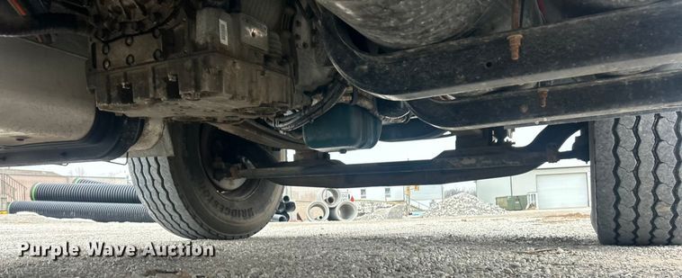 image for item ET6729 2007 International 7400 bucket truck