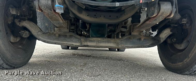 image for item ET6729 2007 International 7400 bucket truck