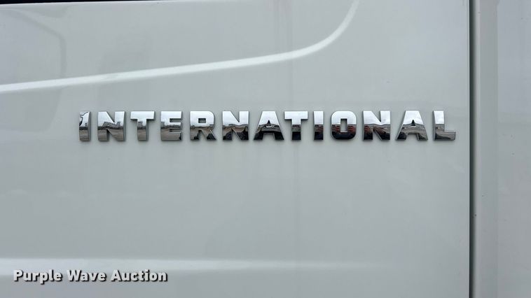 image for item ET6729 2007 International 7400 bucket truck