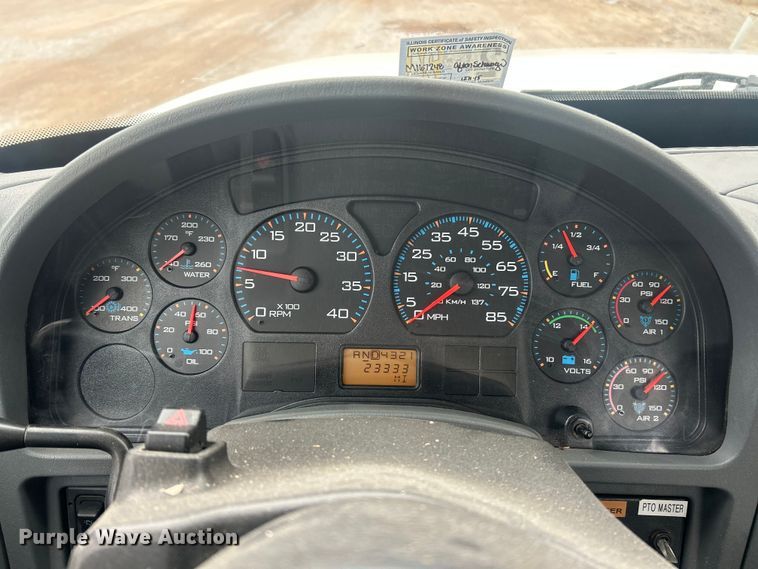 image for item ET6729 2007 International 7400 bucket truck