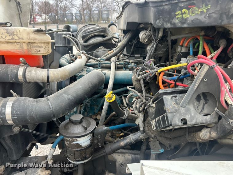 image for item ET6729 2007 International 7400 bucket truck