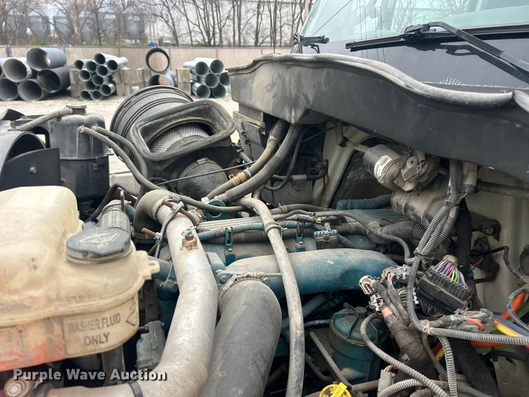 image for item ET6729 2007 International 7400 bucket truck